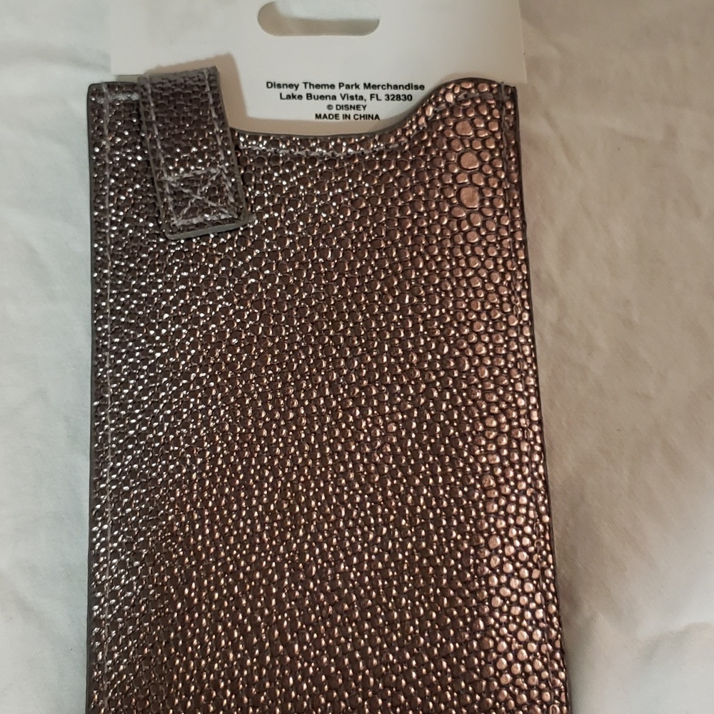 Authentic Disney ticket/pass/card holder - Picture 3 of 6